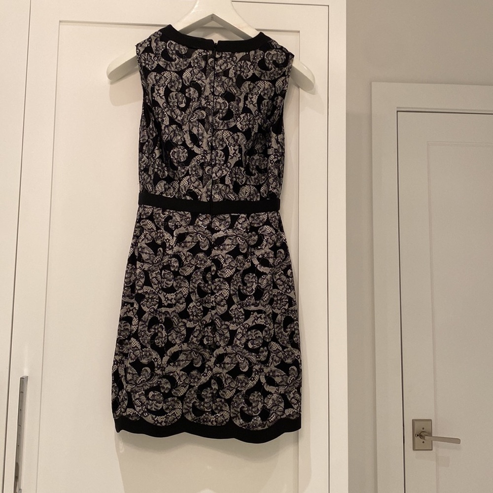 Beautiful dress! Gently worn ones. Dress has pockets. - Picture 7 of 11
